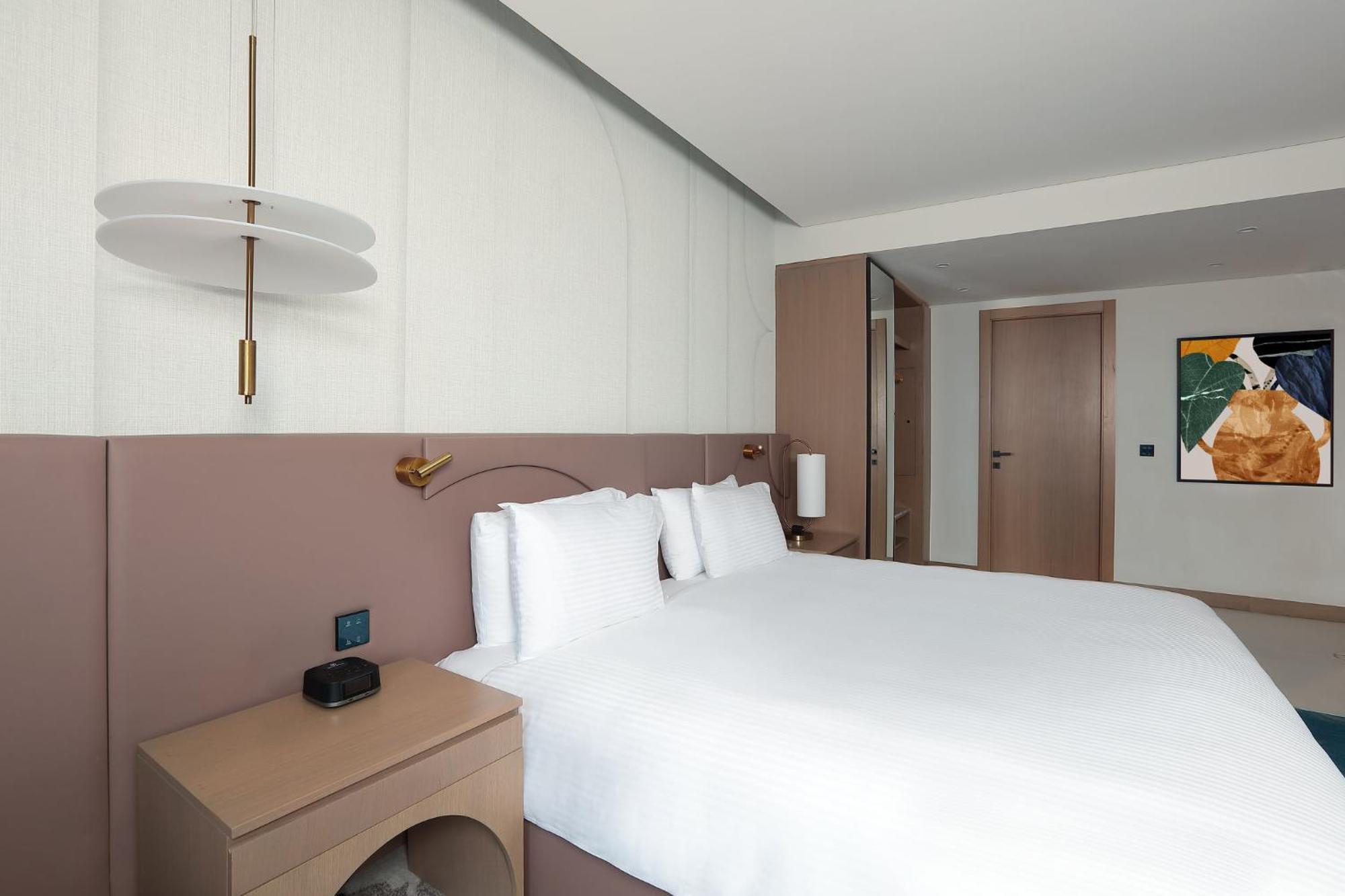 Hotel Voco District By Ihg 5*